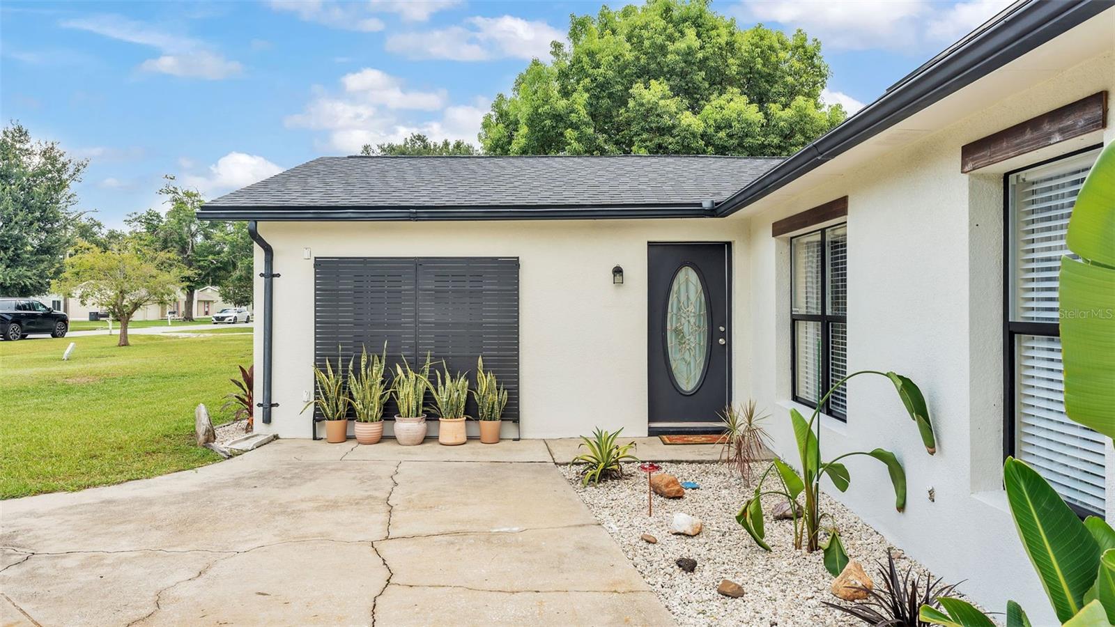 2404 VIEW WAY