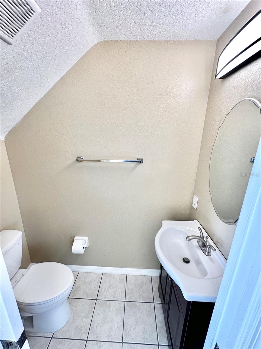 COUNTRY CHASE - Residential Lease