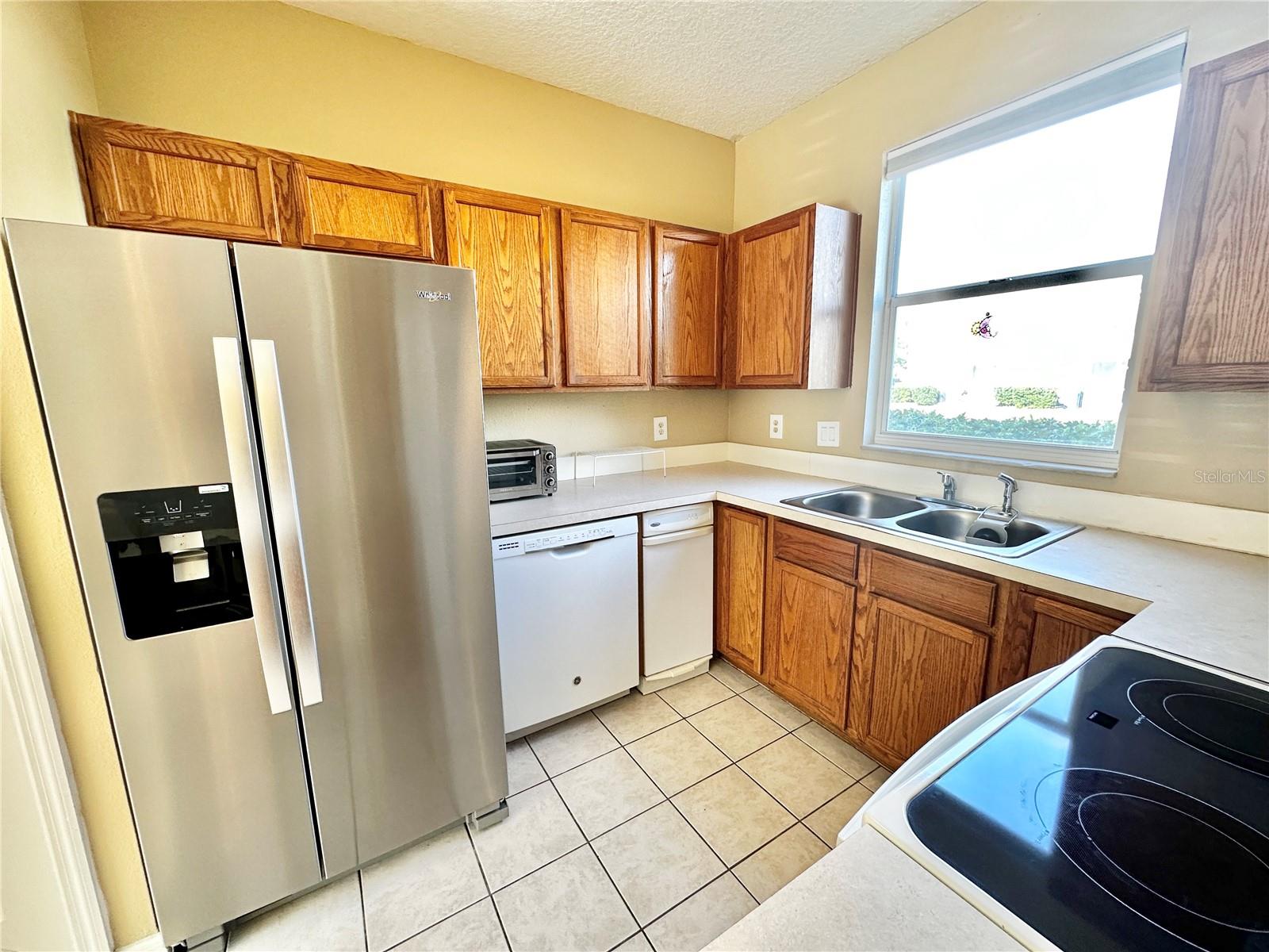 COUNTRY CHASE - Residential Lease