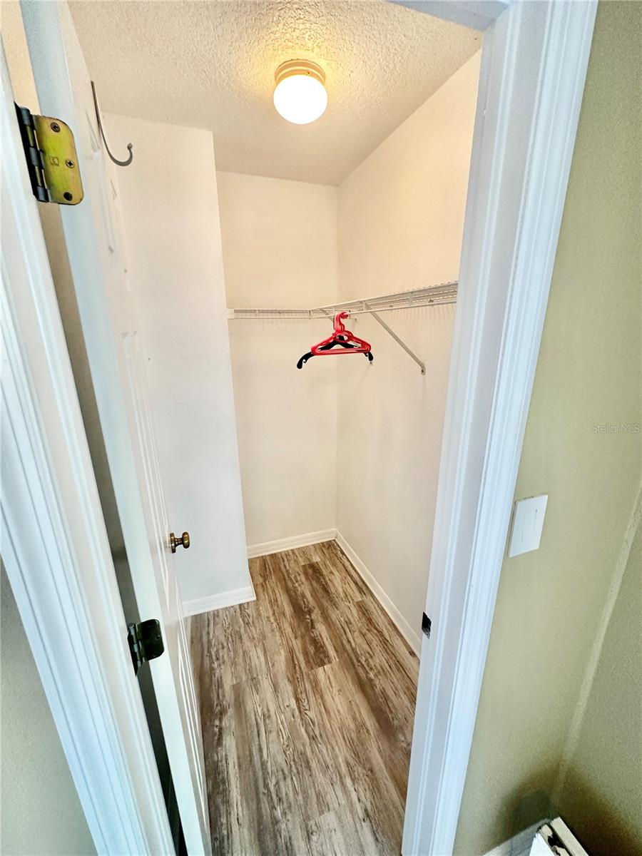 COUNTRY CHASE - Residential Lease