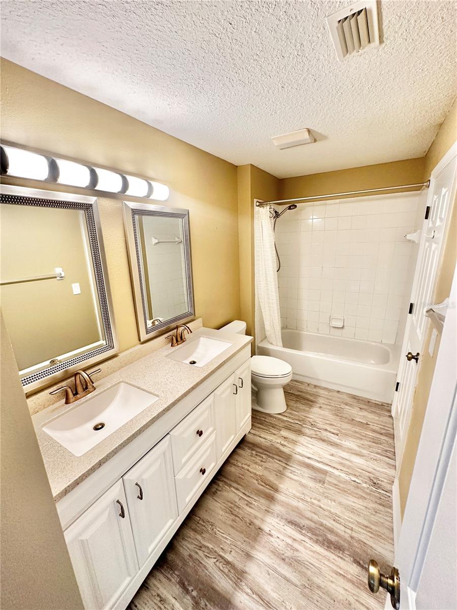 COUNTRY CHASE - Residential Lease