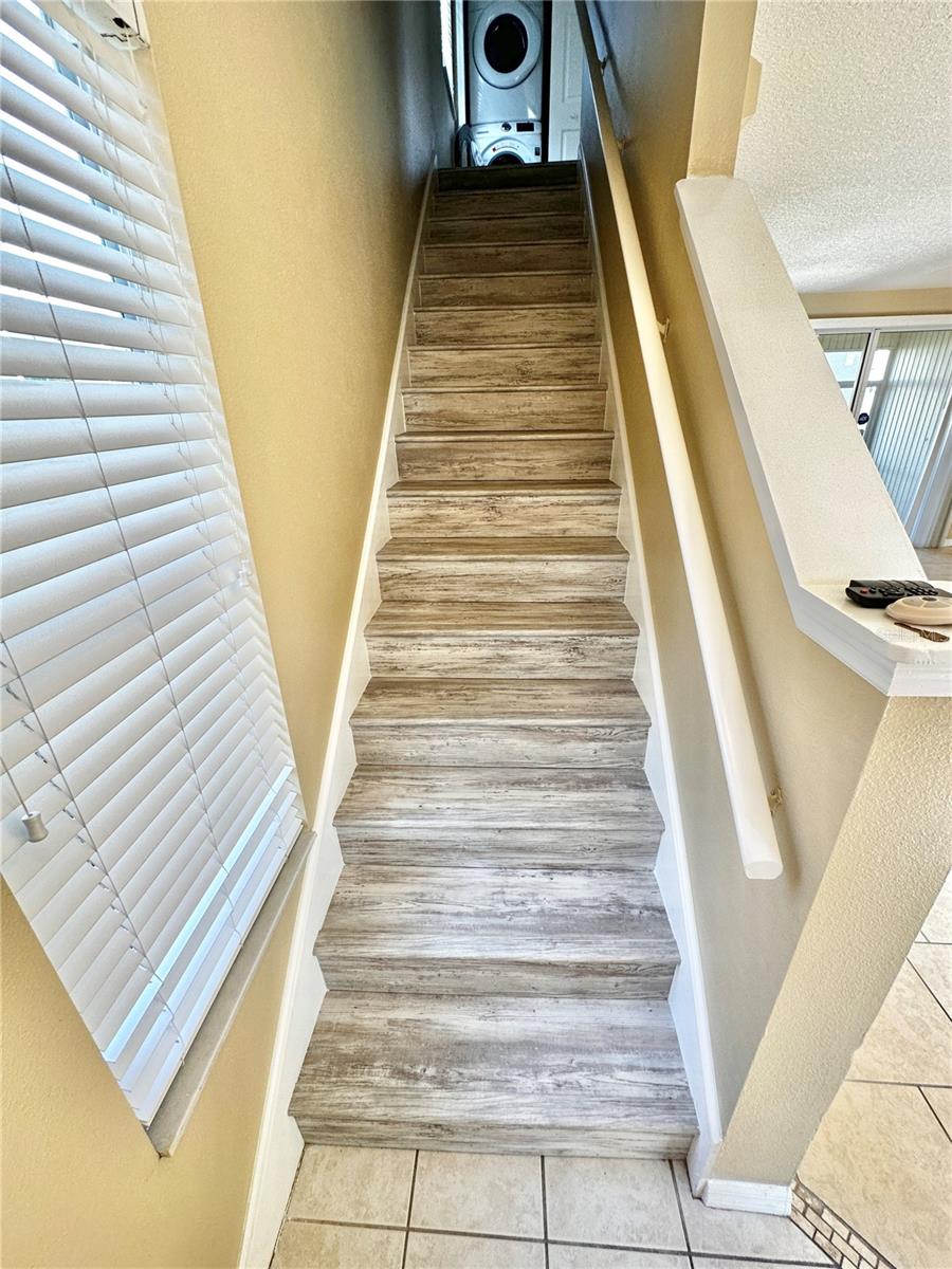 COUNTRY CHASE - Residential Lease