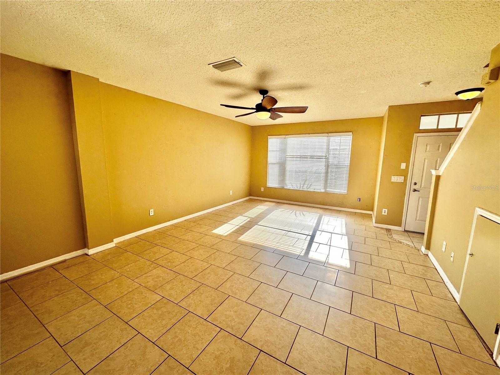 COUNTRY CHASE - Residential Lease