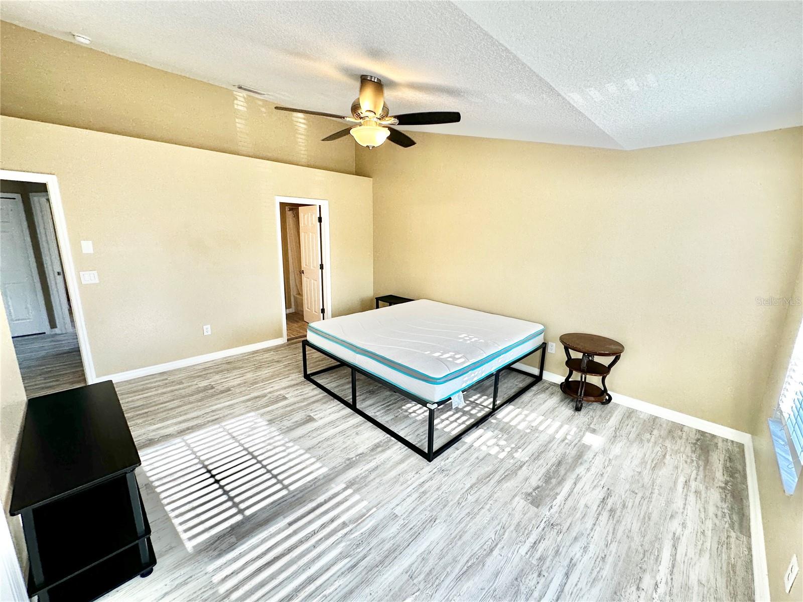 COUNTRY CHASE - Residential Lease