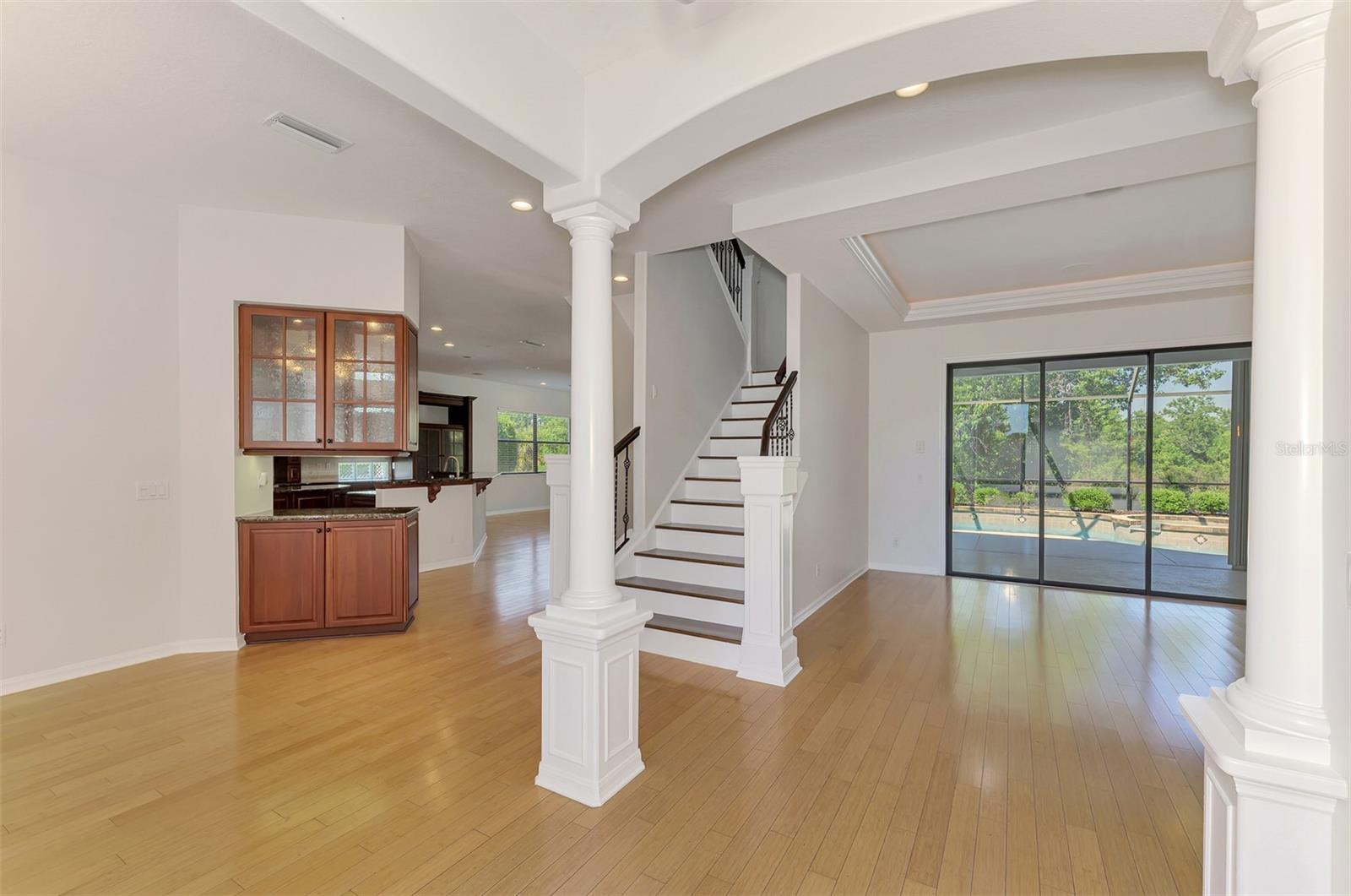 THREE OAKS - Residential