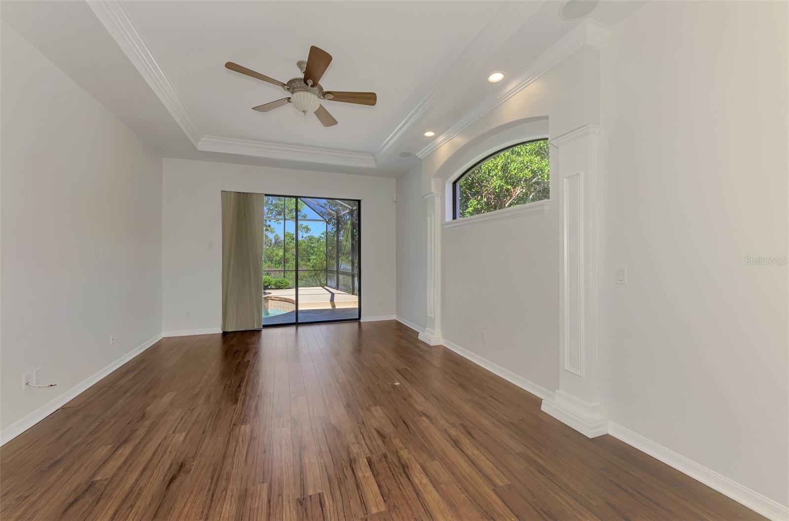 THREE OAKS - Residential