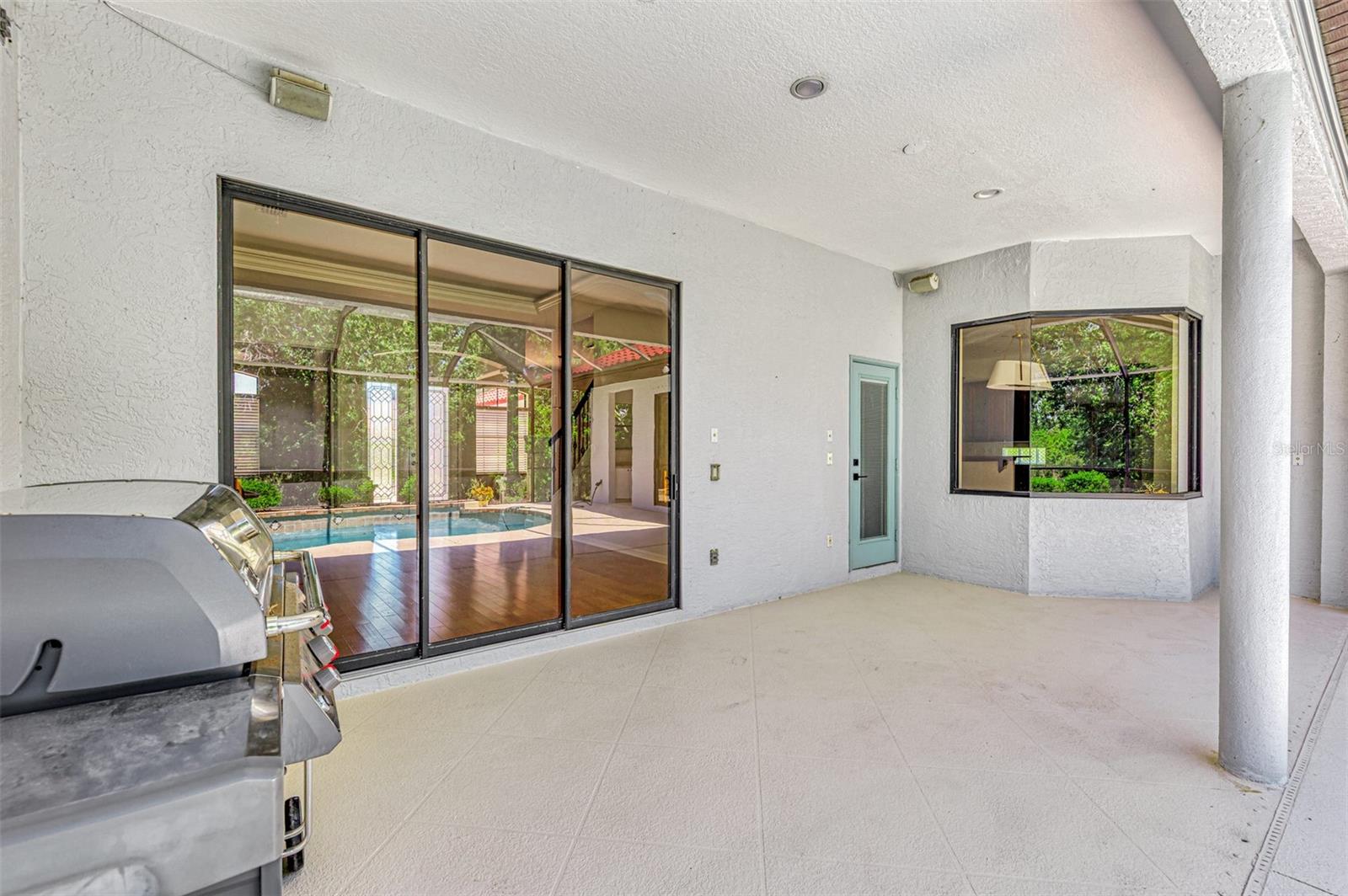 THREE OAKS - Residential