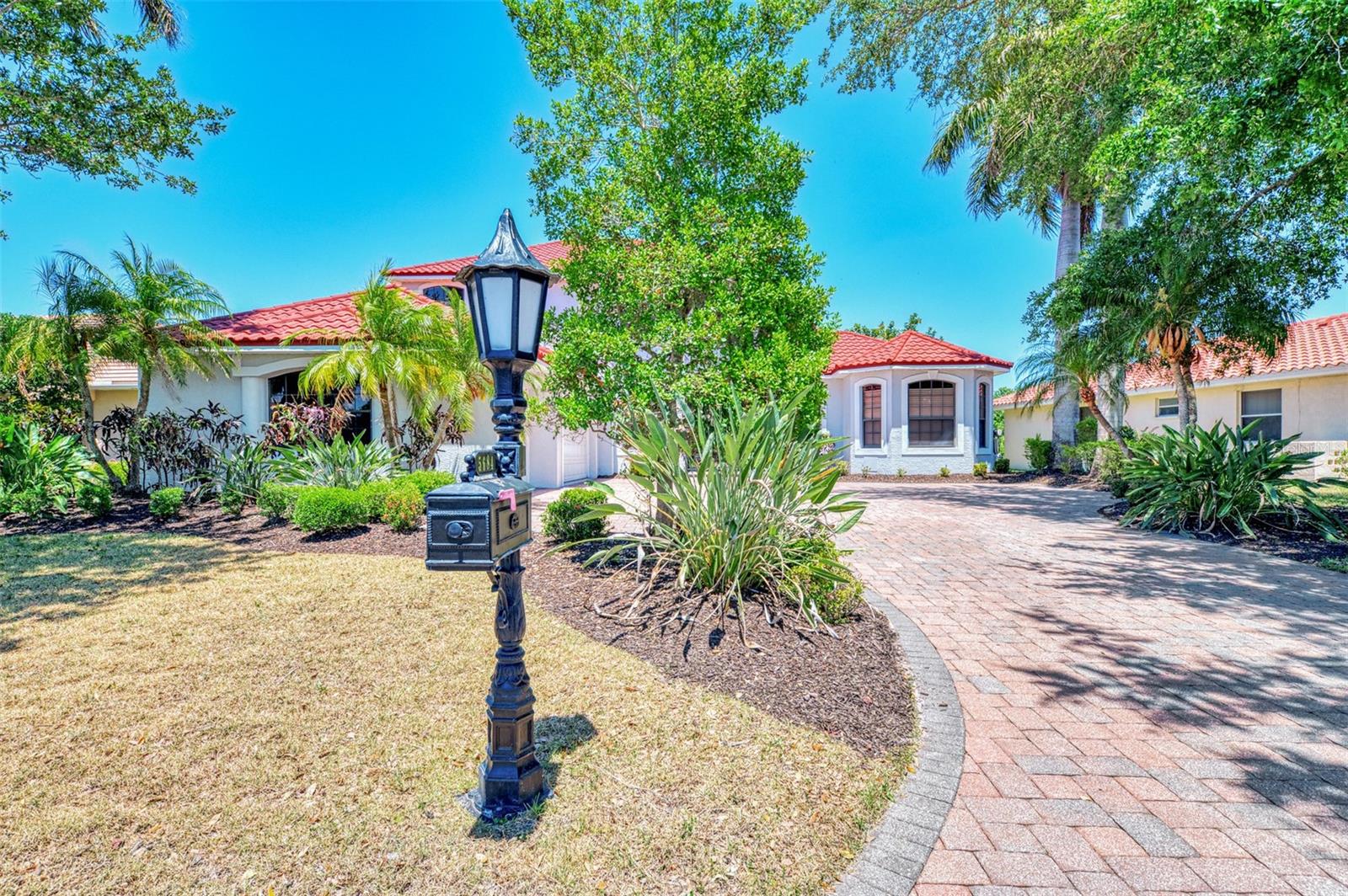 THREE OAKS - Residential