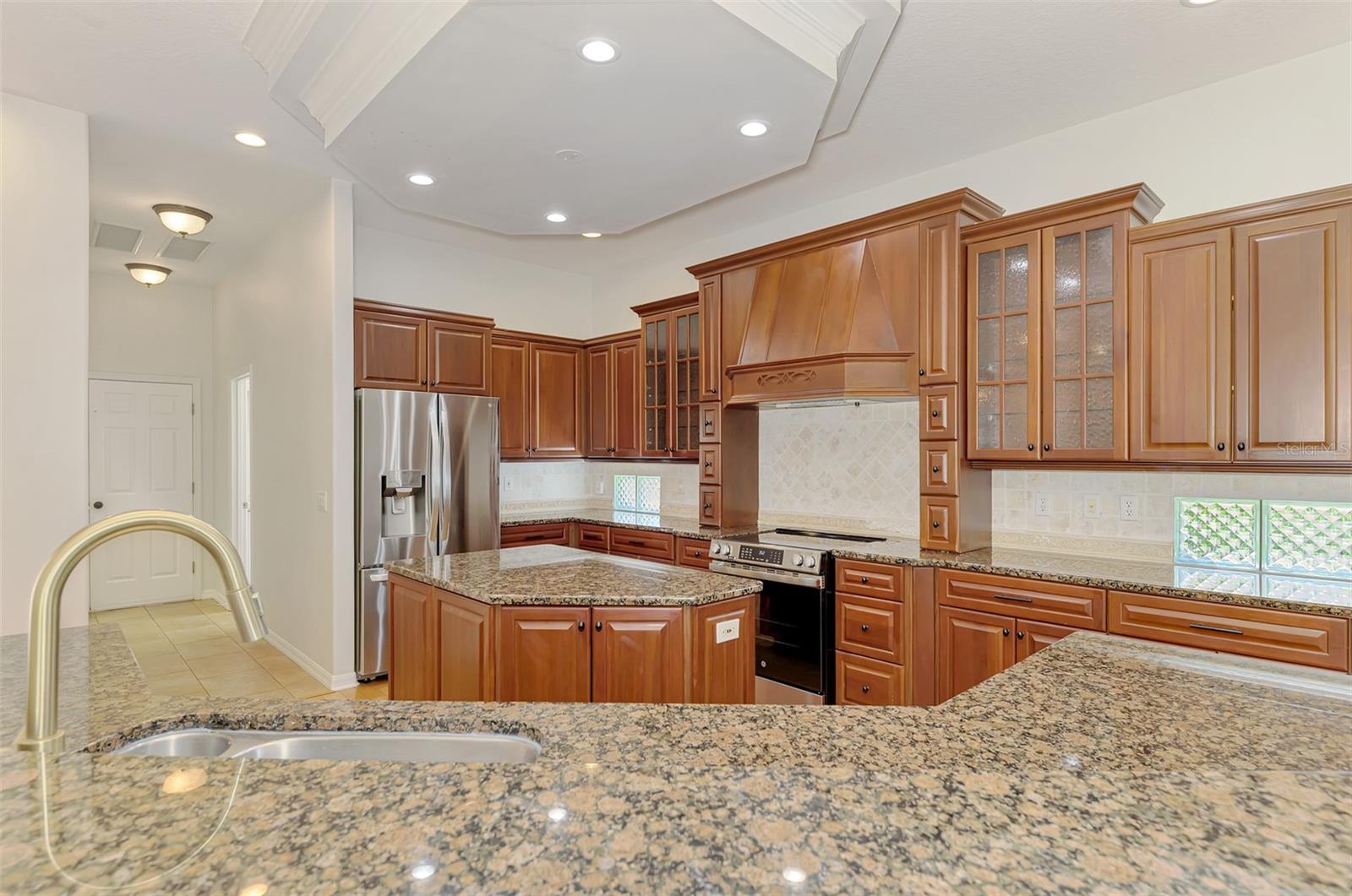 THREE OAKS - Residential