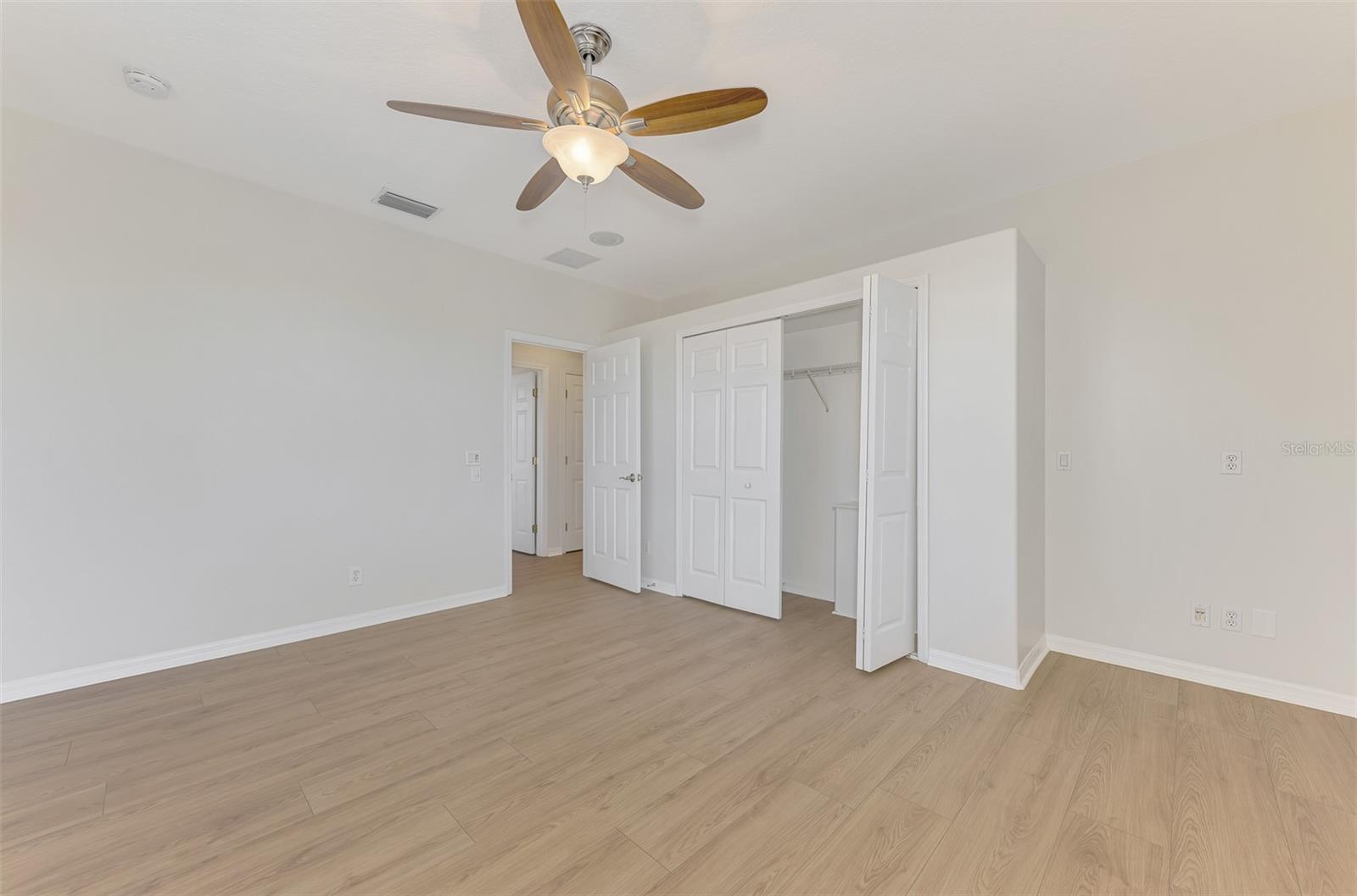 THREE OAKS - Residential