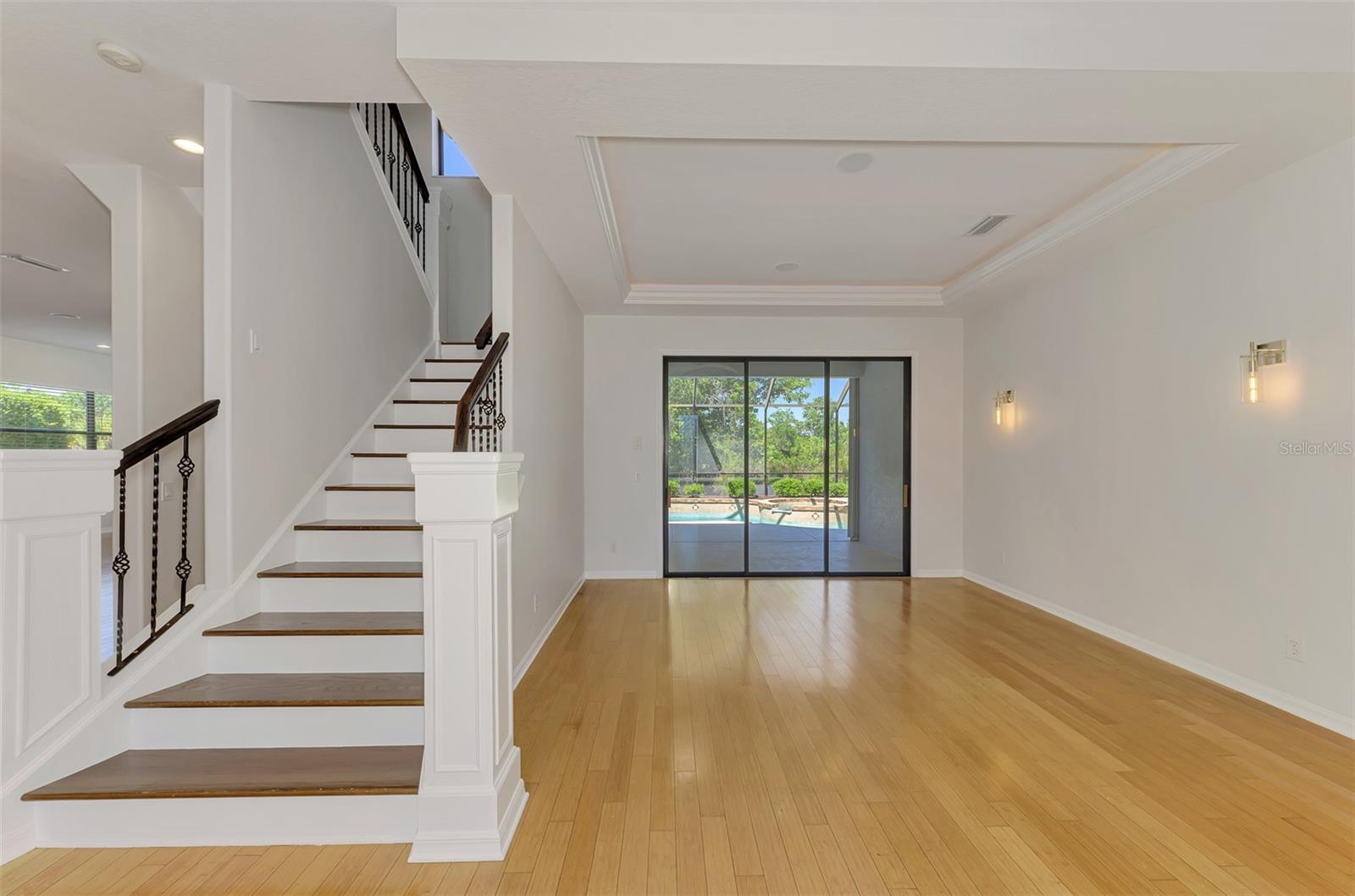 THREE OAKS - Residential