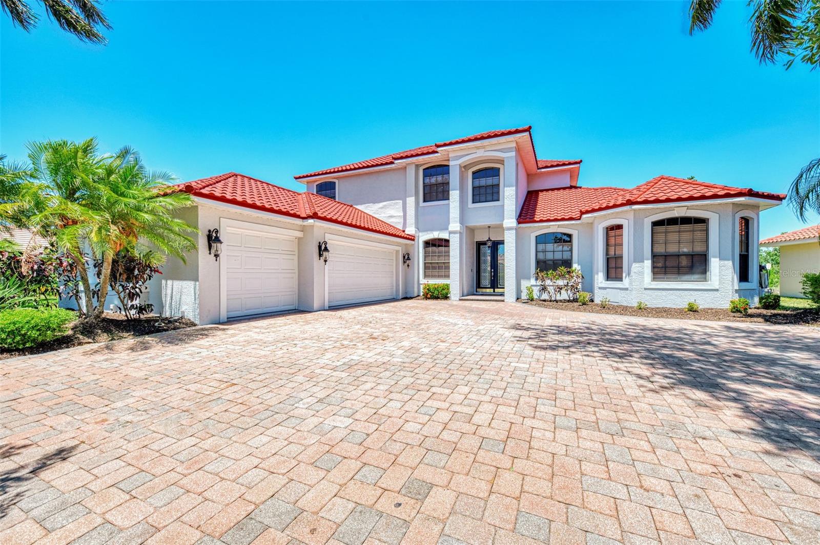 THREE OAKS - Residential