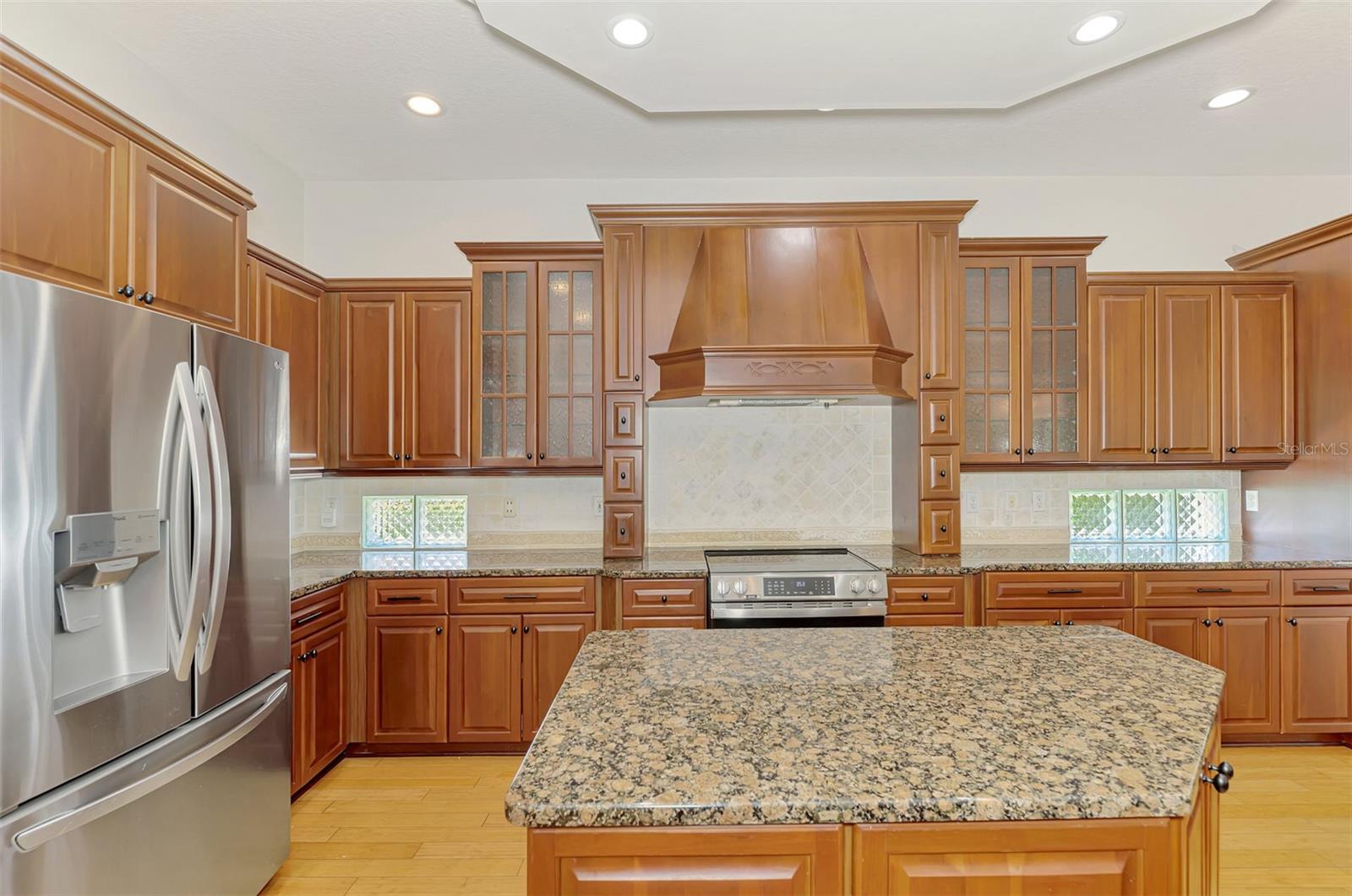 THREE OAKS - Residential