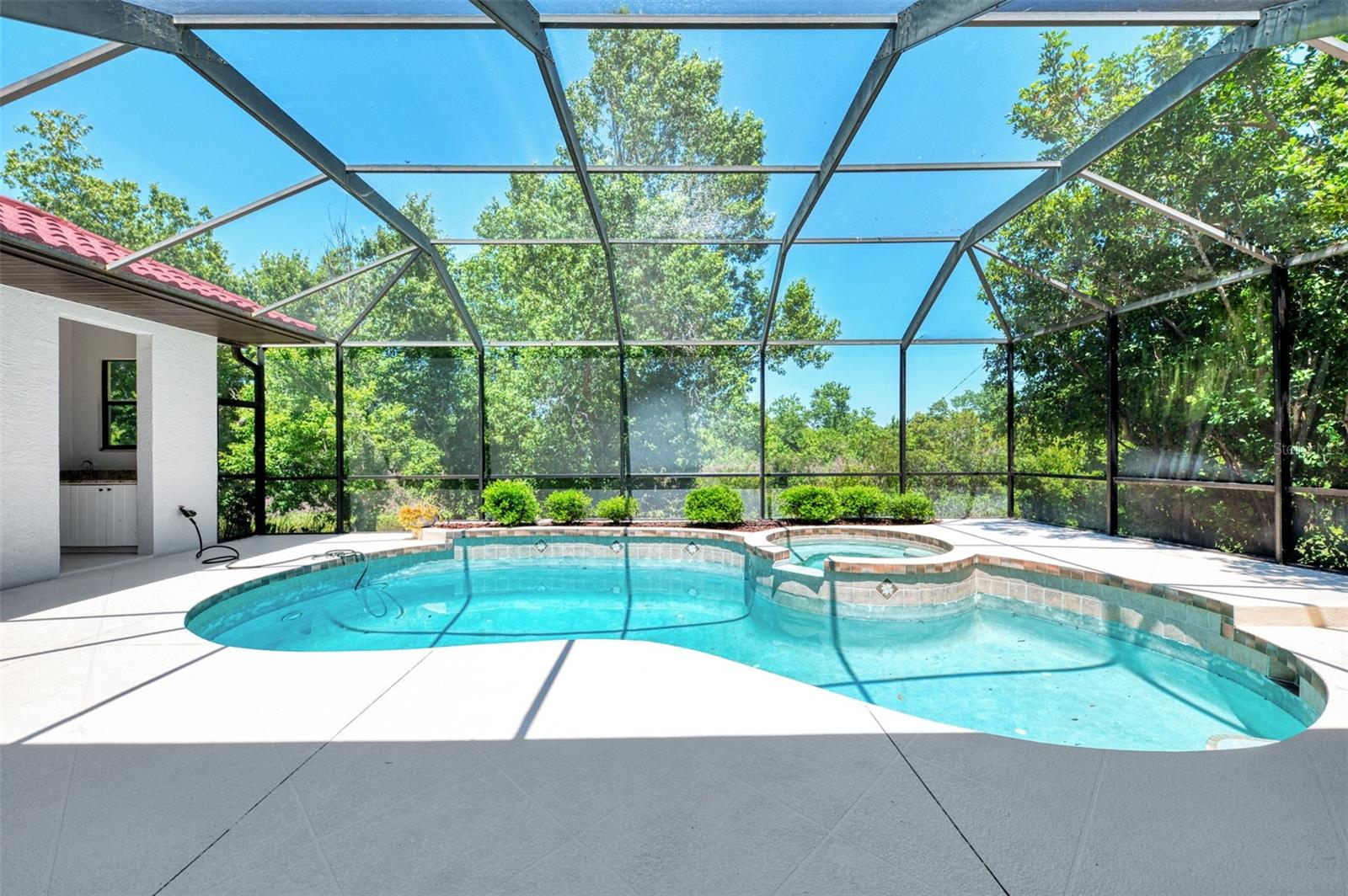 THREE OAKS - Residential