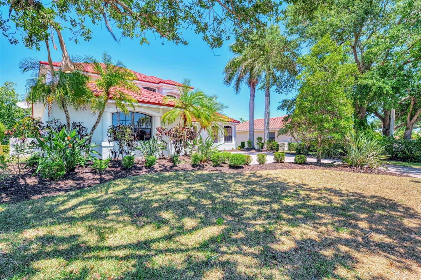 THREE OAKS - Residential