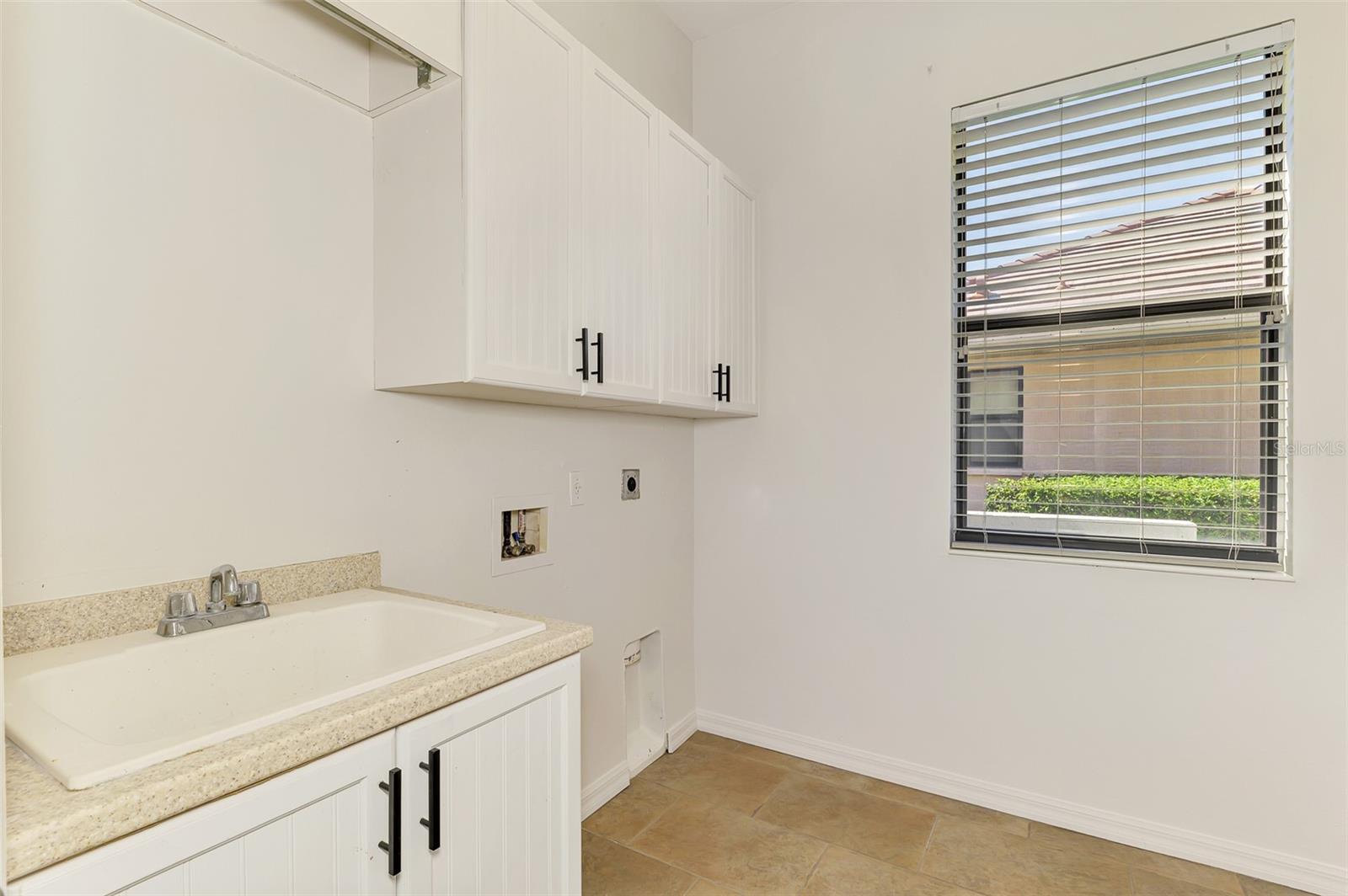 THREE OAKS - Residential