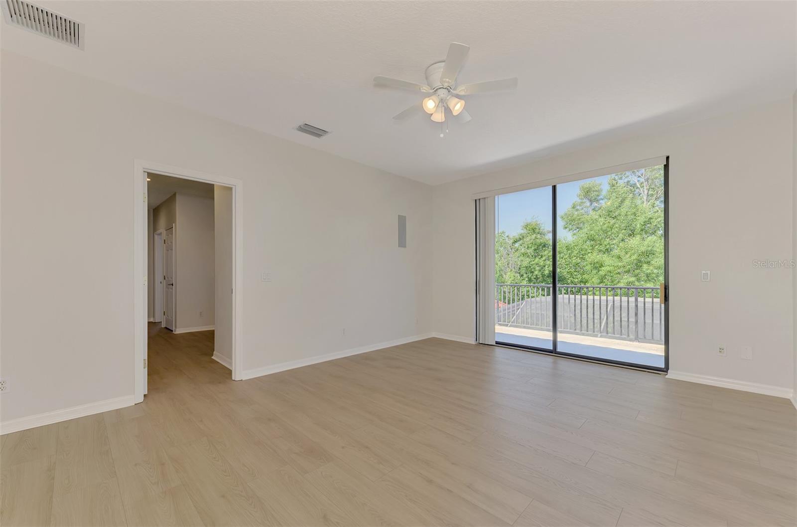 THREE OAKS - Residential