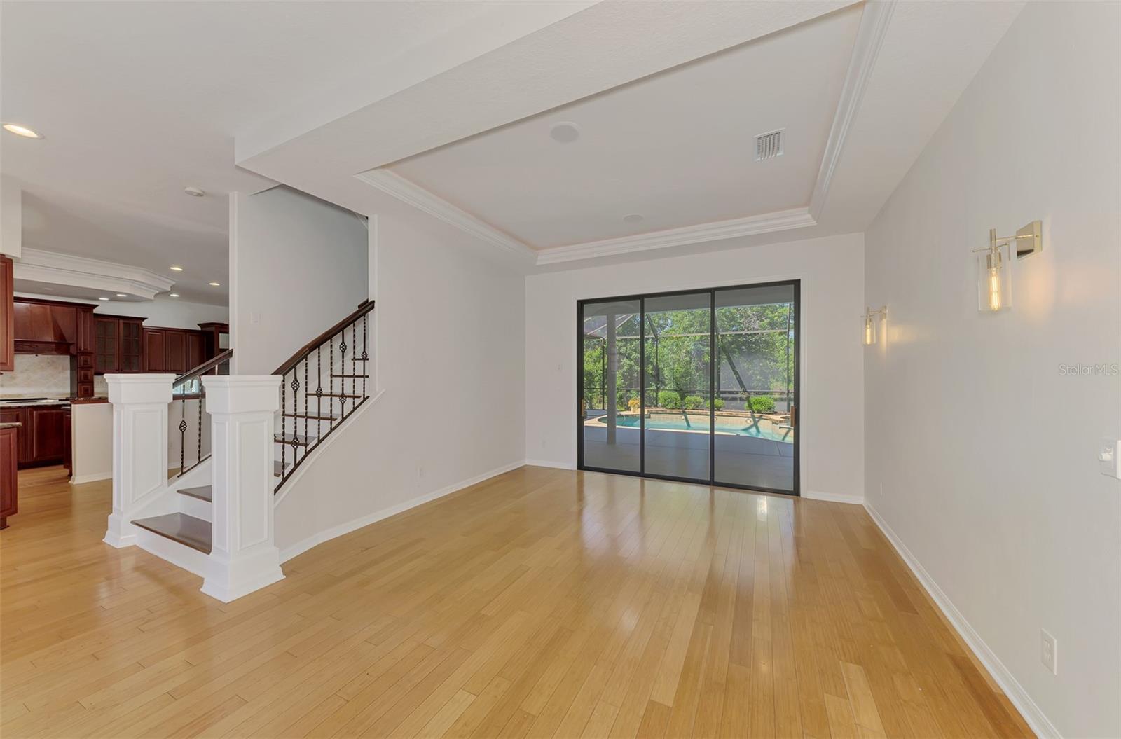 THREE OAKS - Residential