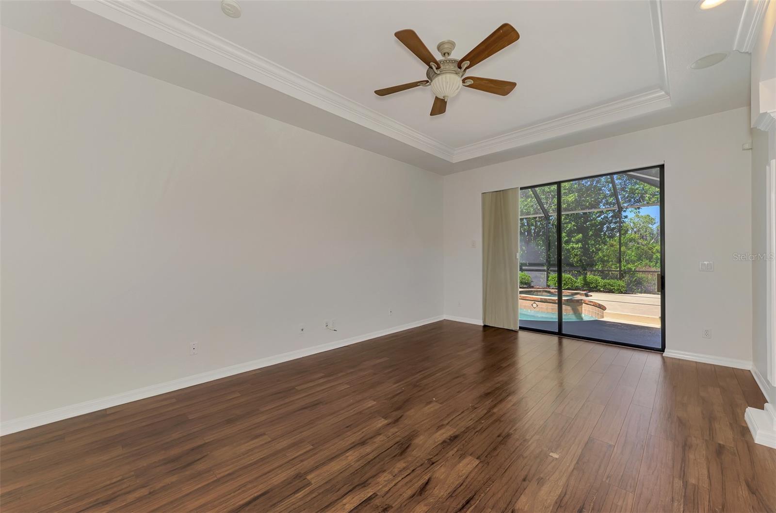 THREE OAKS - Residential