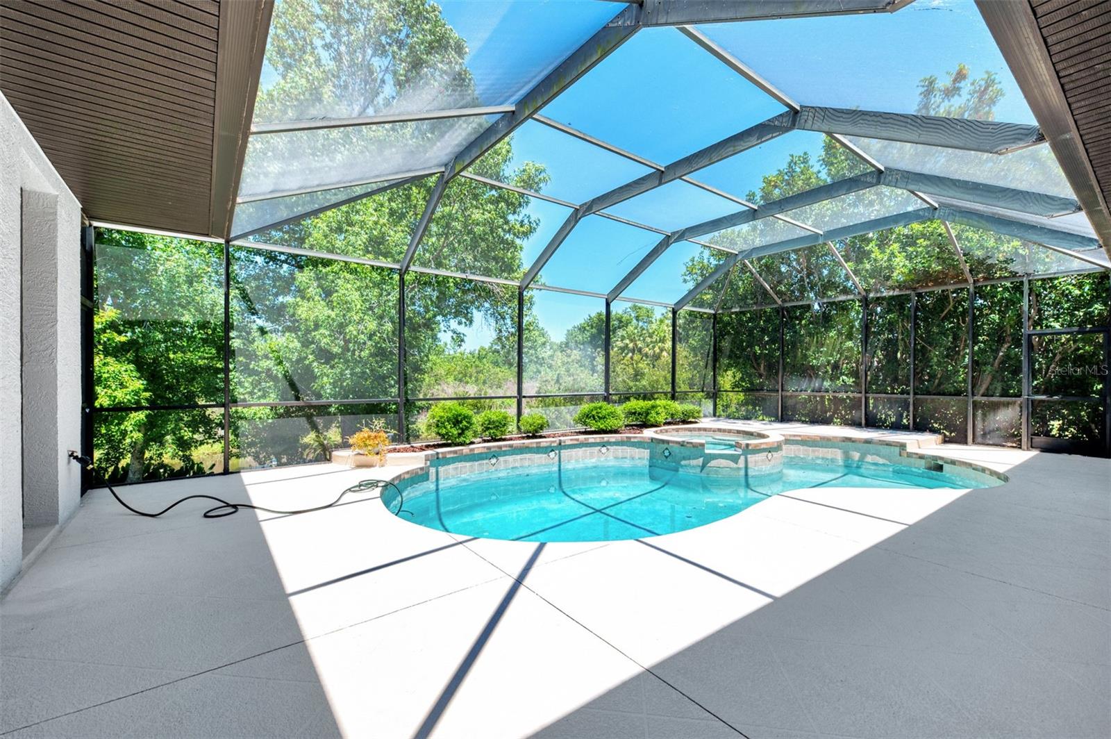 THREE OAKS - Residential
