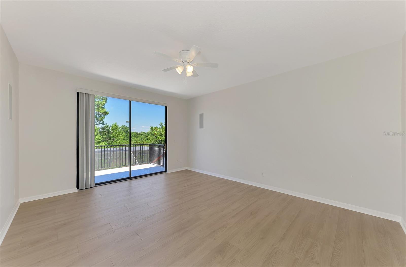 THREE OAKS - Residential