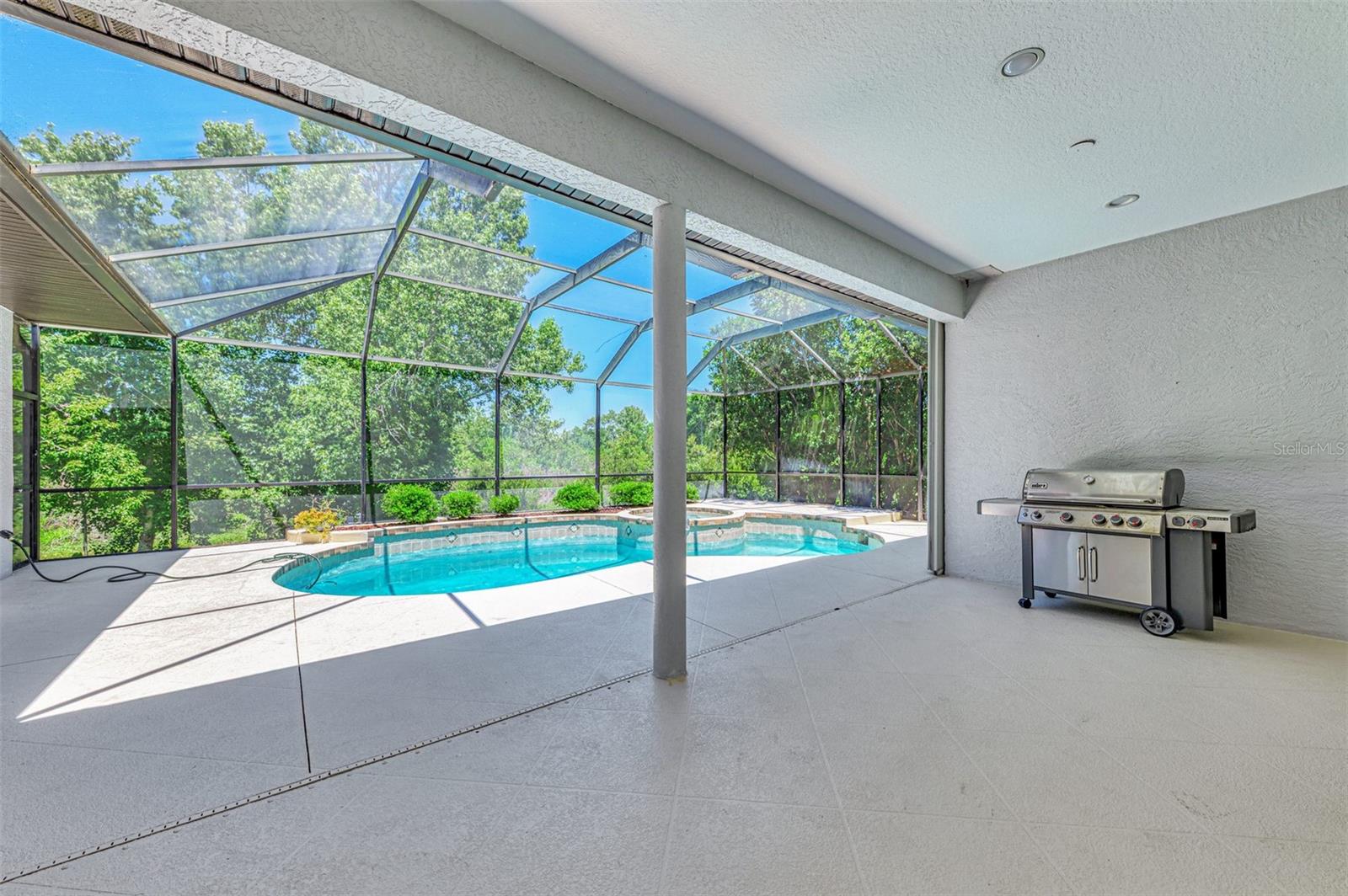 THREE OAKS - Residential