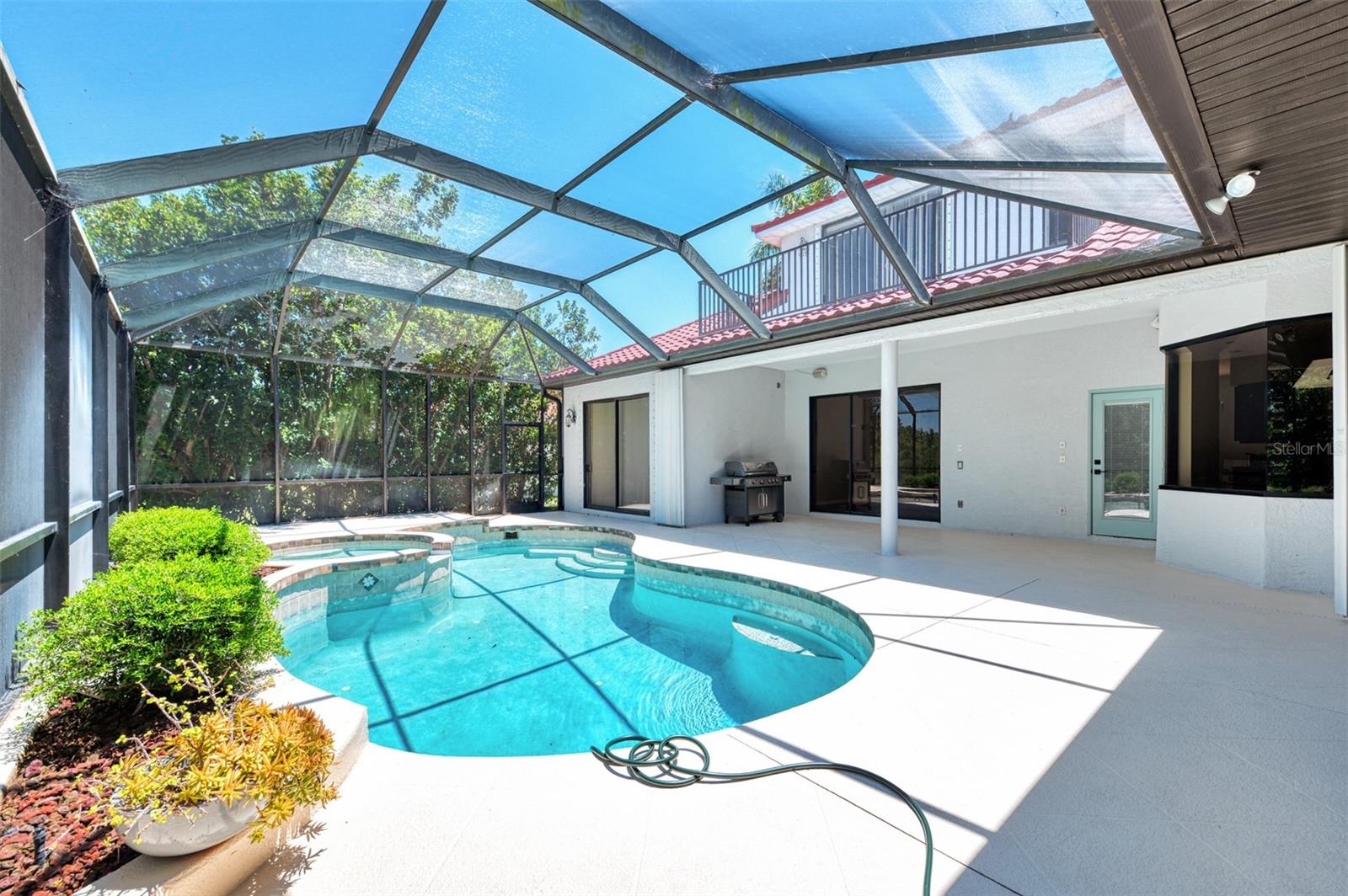 THREE OAKS - Residential