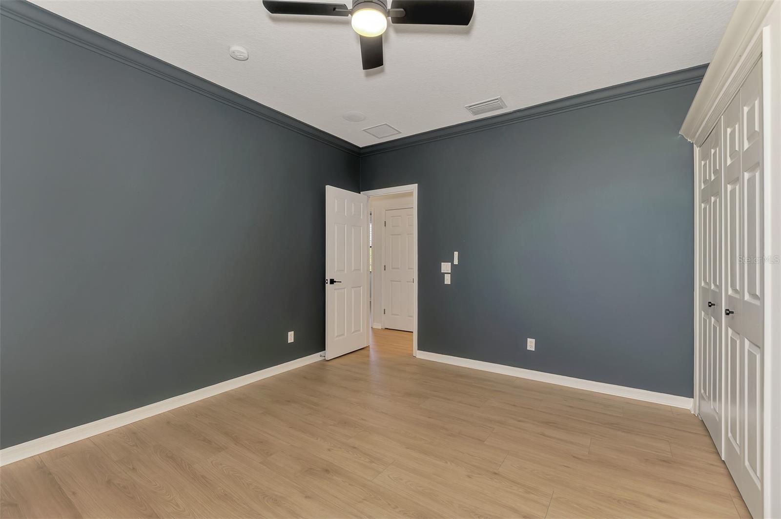 THREE OAKS - Residential