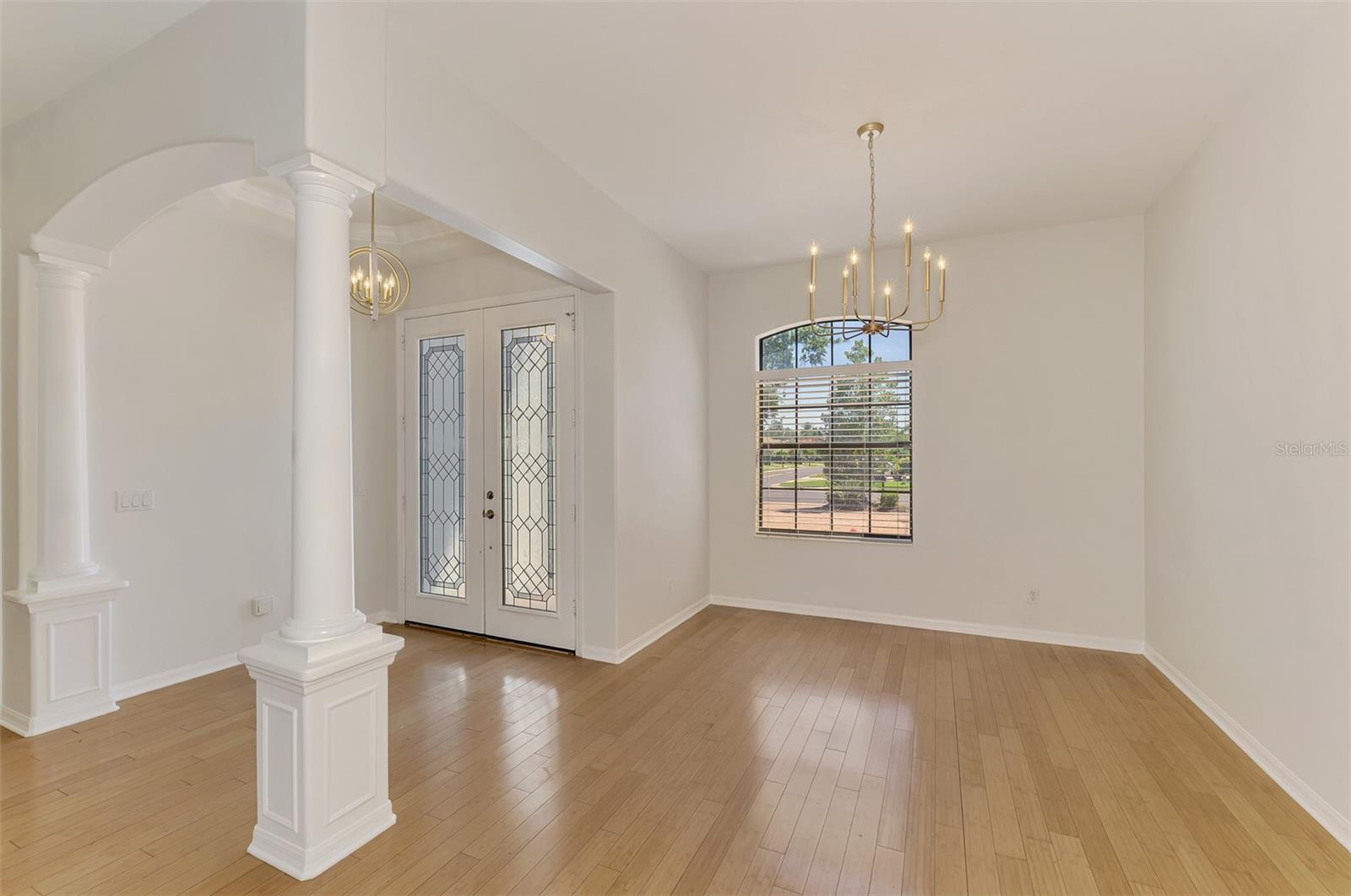 THREE OAKS - Residential