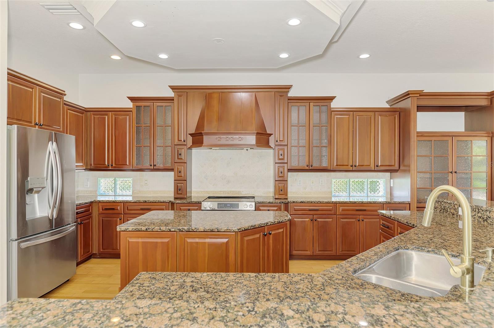 THREE OAKS - Residential