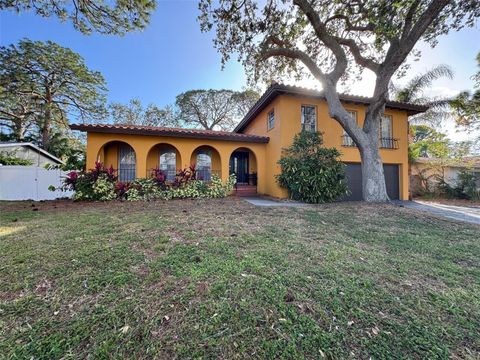 A home in SEMINOLE