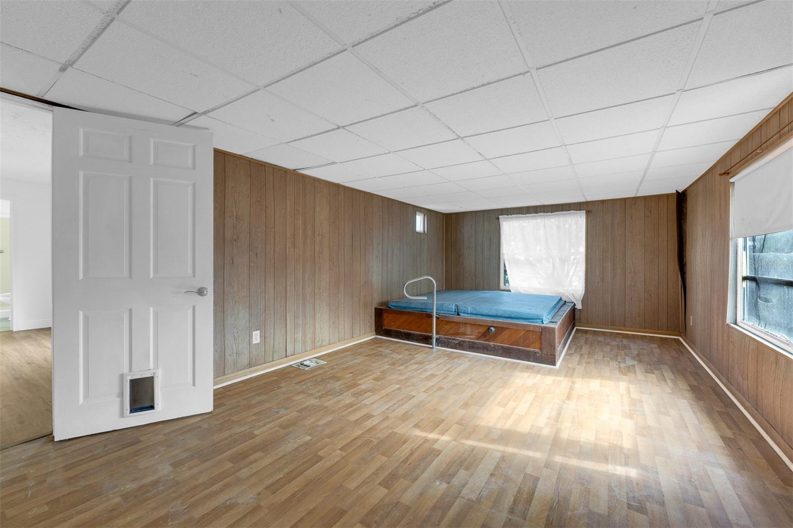 HOLLYWOOD ESTATES - Residential