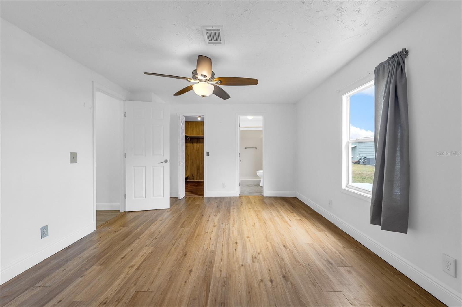 HOLLYWOOD ESTATES - Residential