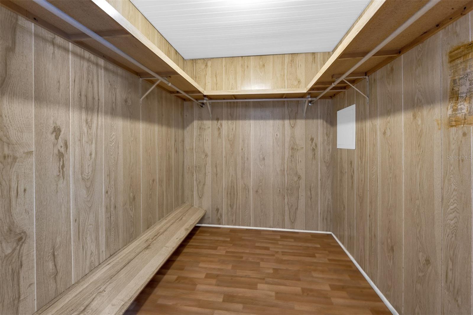 HOLLYWOOD ESTATES - Residential