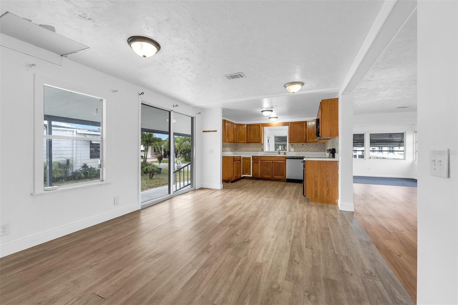 HOLLYWOOD ESTATES - Residential