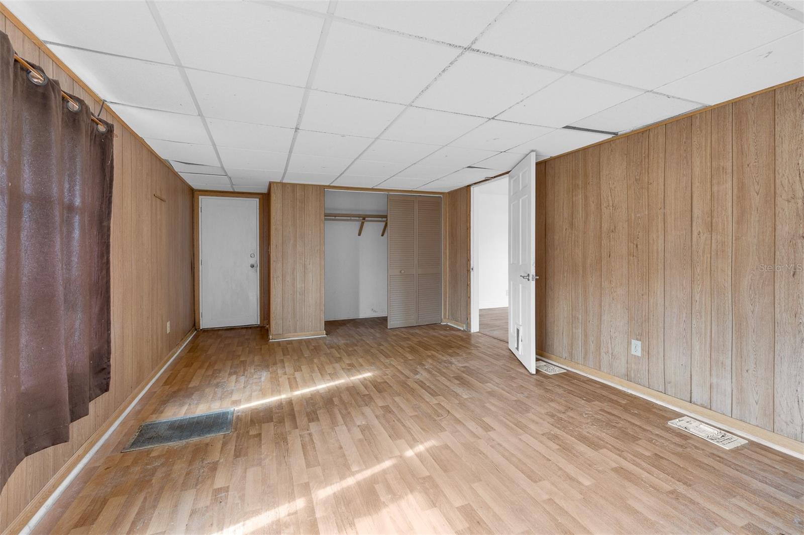 HOLLYWOOD ESTATES - Residential