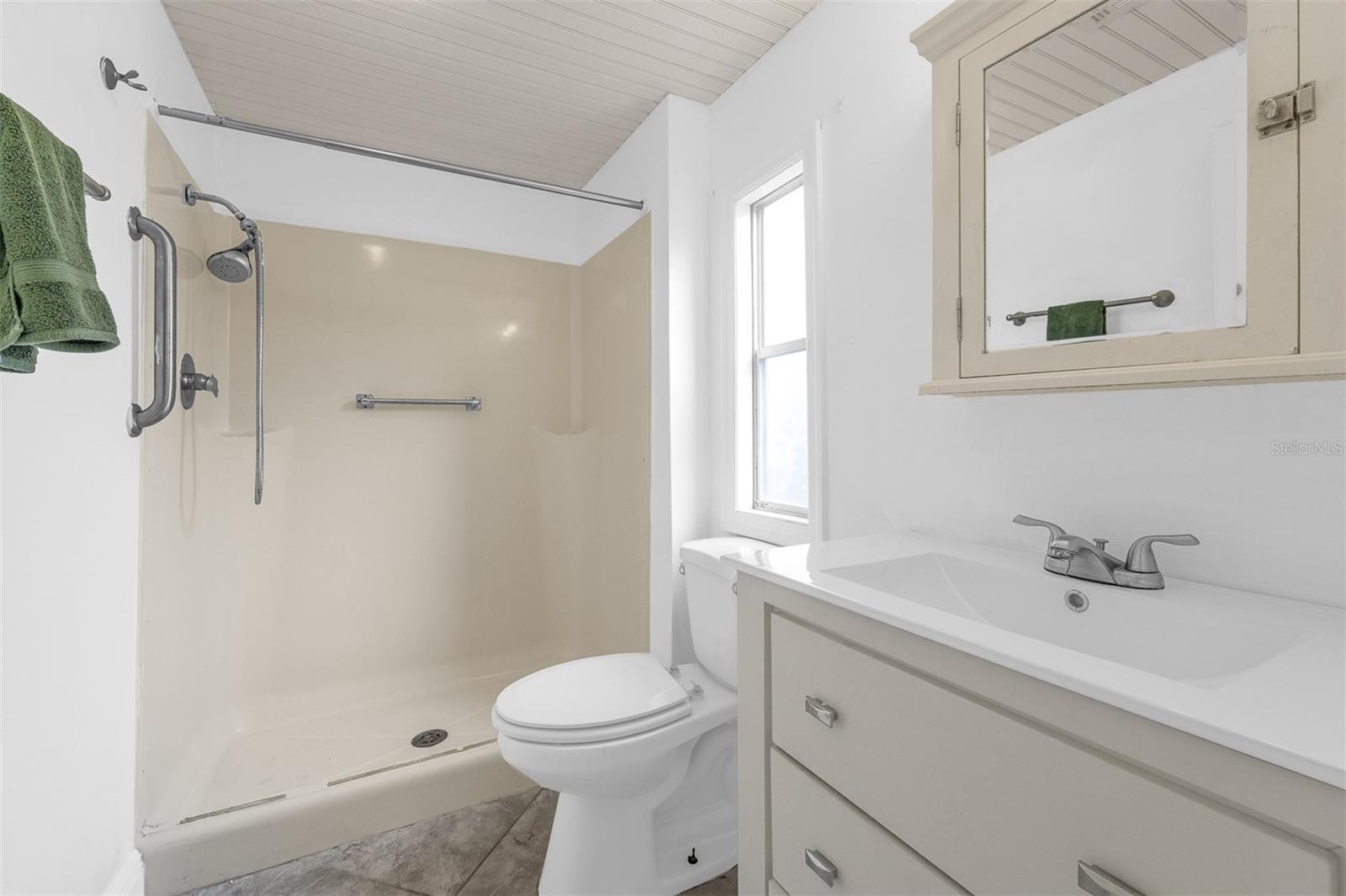 HOLLYWOOD ESTATES - Residential