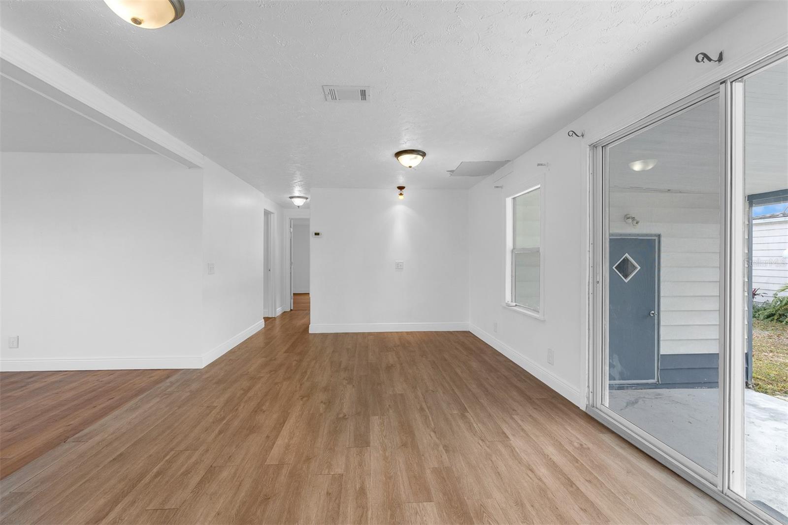 HOLLYWOOD ESTATES - Residential