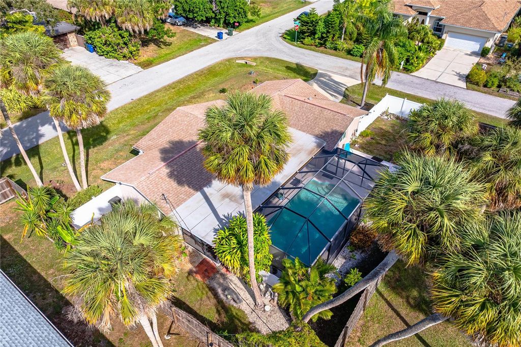 Photo of 6100 Pauline Avenue, Sarasota, FL 34231 (MLS # A4672367)