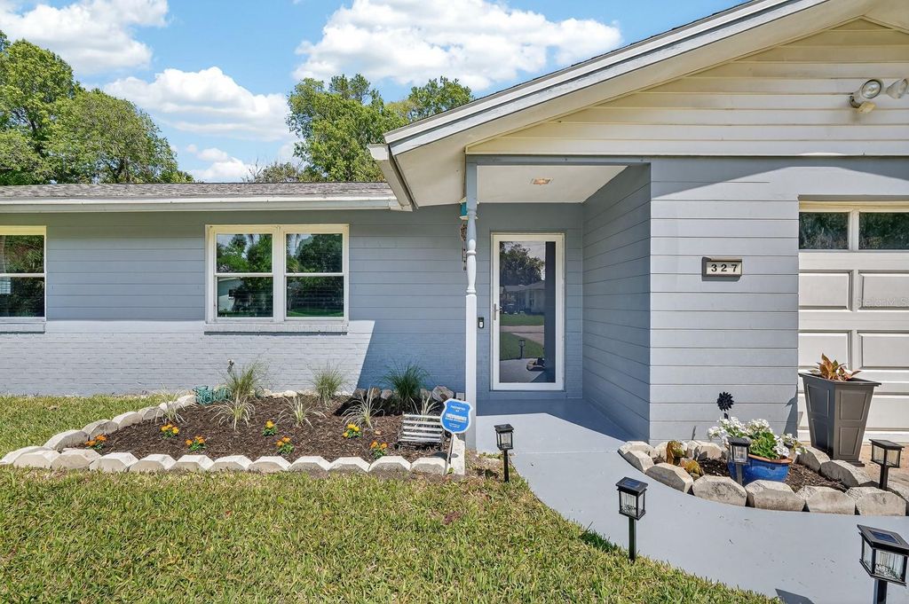 Photo of 327 London Road, Daytona Beach, FL 32117 (MLS # V4948167)