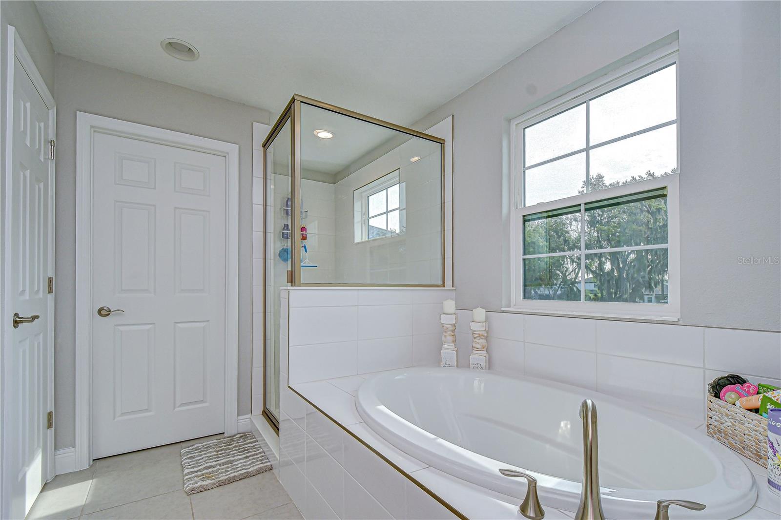 HINTON HAWKSTONE - Residential