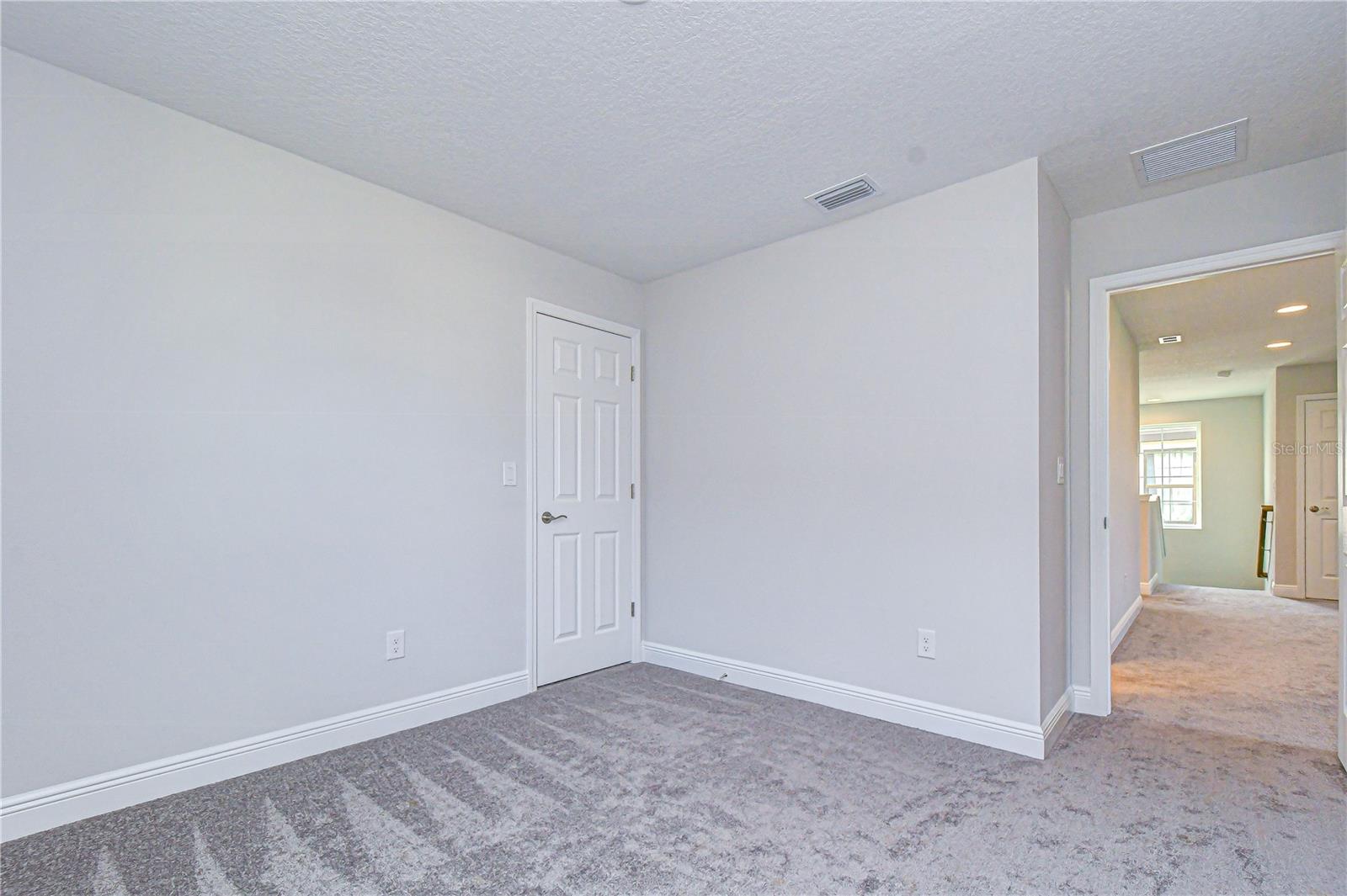 HINTON HAWKSTONE - Residential