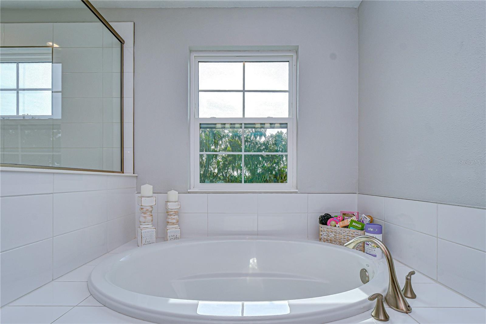 HINTON HAWKSTONE - Residential