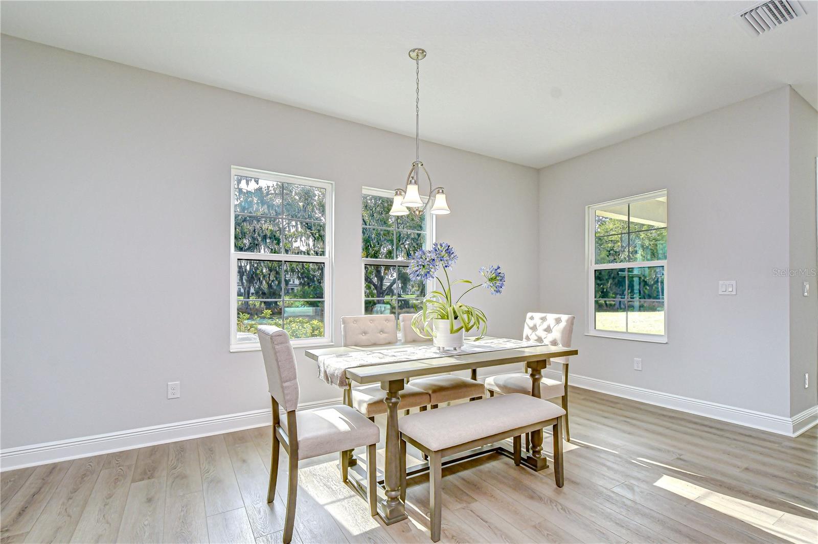 HINTON HAWKSTONE - Residential