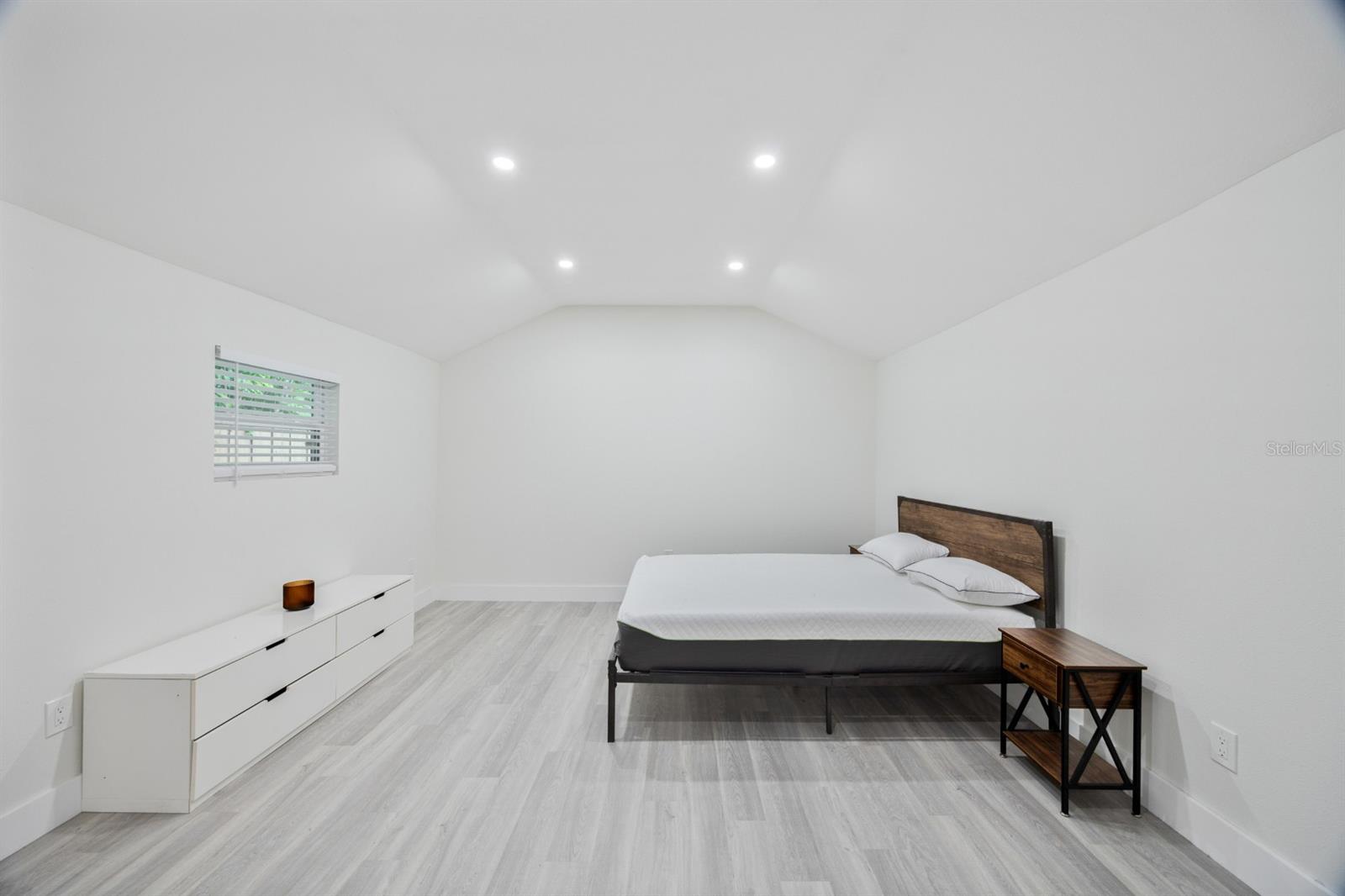 VENSETTA PARK ADD - Residential Lease