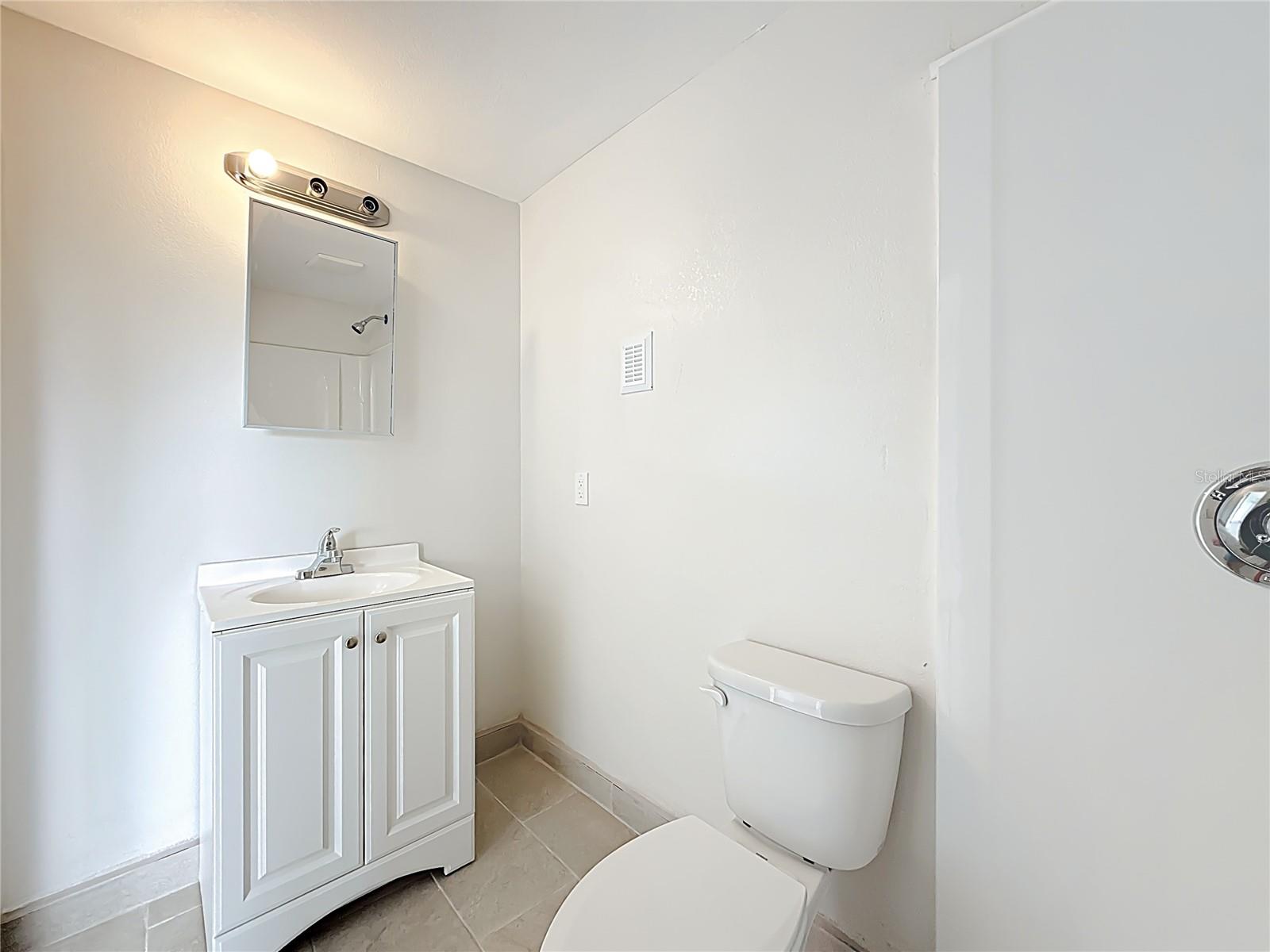 ISLAND ESTATES UNIT 1 SEC A - Residential Lease