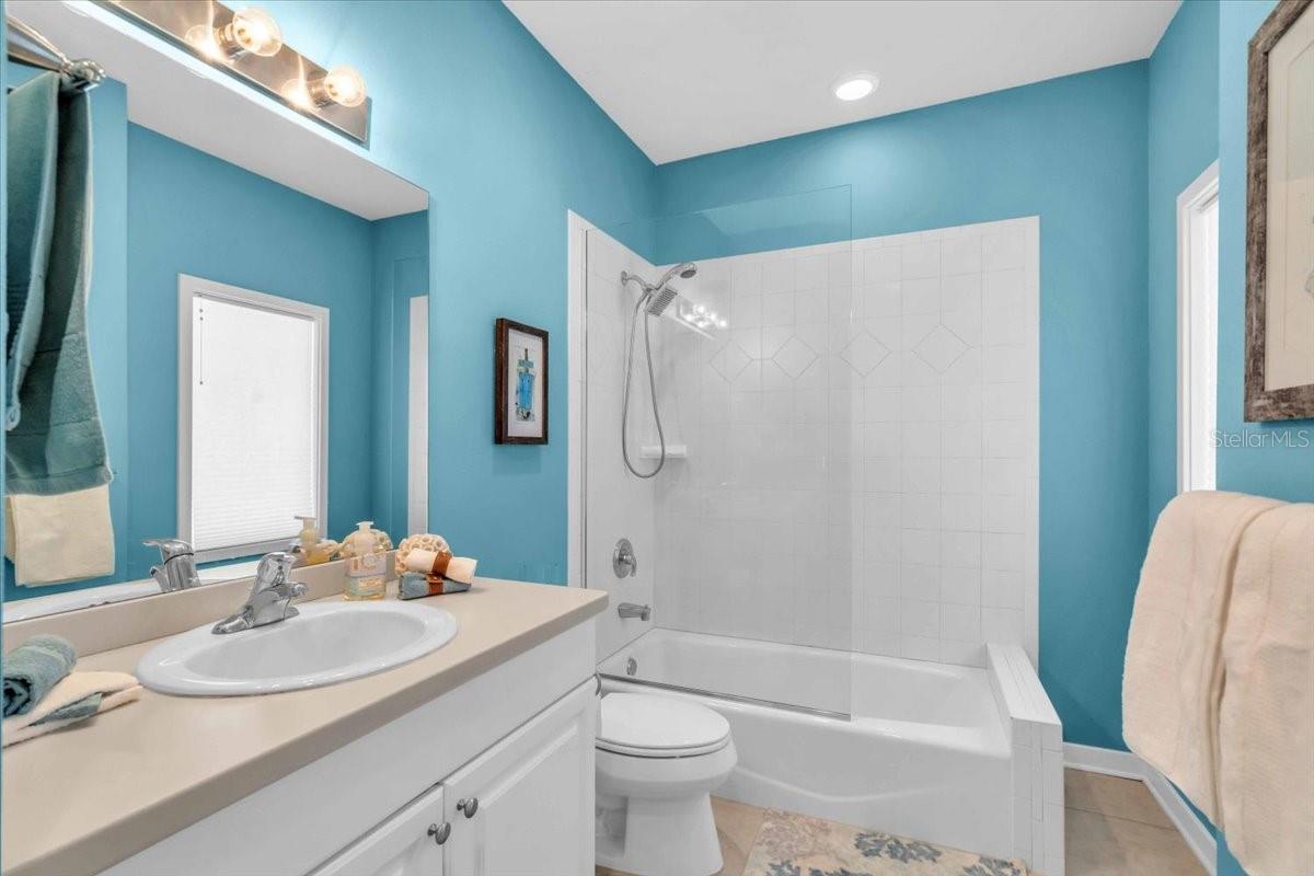 THE VILLAS ON LAUREL - Residential