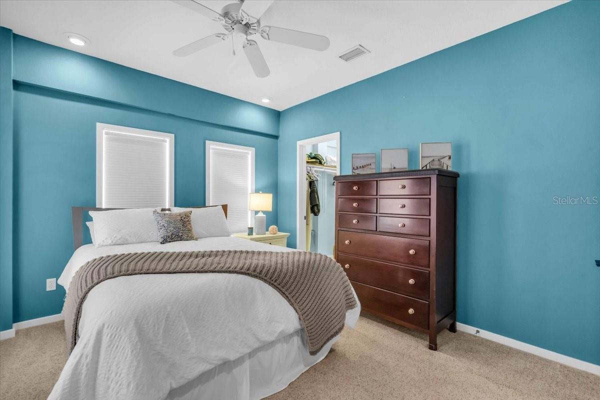 THE VILLAS ON LAUREL - Residential