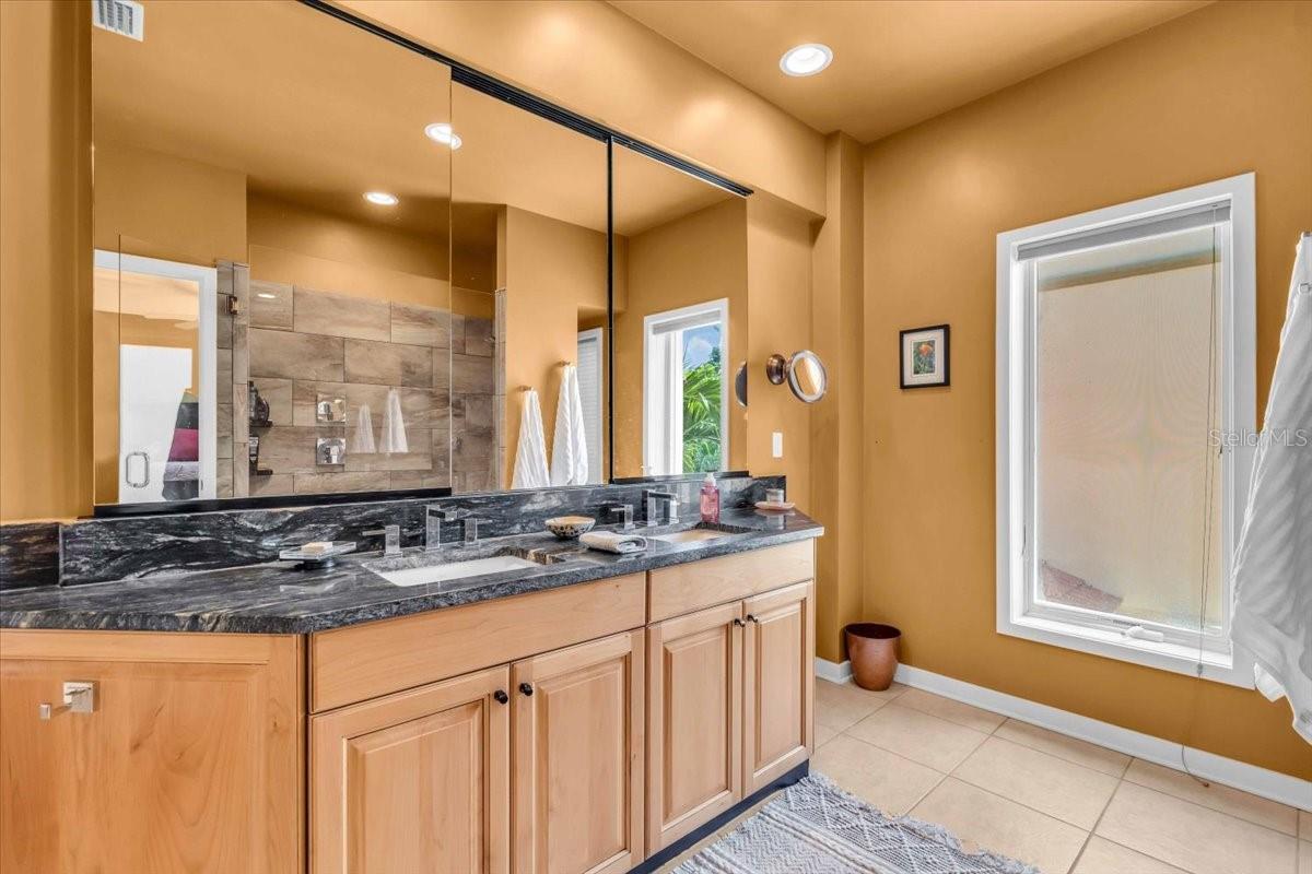 THE VILLAS ON LAUREL - Residential