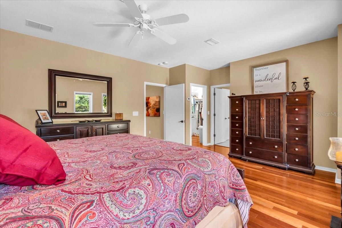 THE VILLAS ON LAUREL - Residential